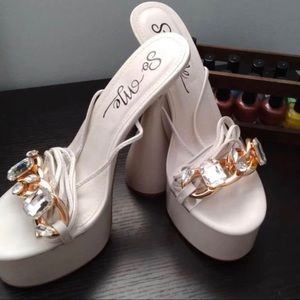 SoMe Diamanté Heels
